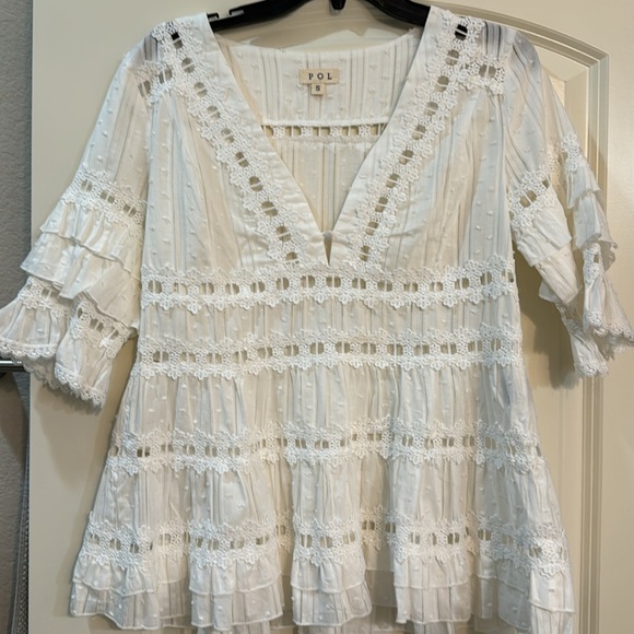 Beautiful eyelet top. Gorgeous detail. - Picture 2 of 6